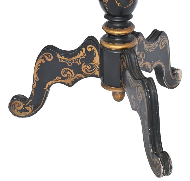 Guéridon d'époque Napoléon III en bois noirci à décor peint d'un bouquet de fleurs