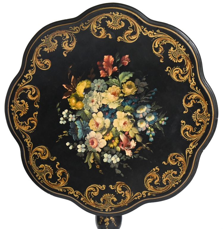 Guéridon d'époque Napoléon III en bois noirci à décor peint d'un bouquet de fleurs