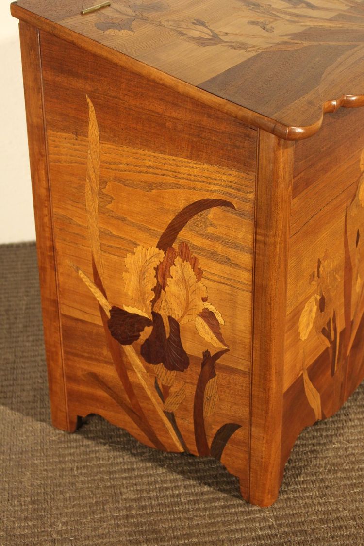  Jugendstil-Holzkiste von Gallé