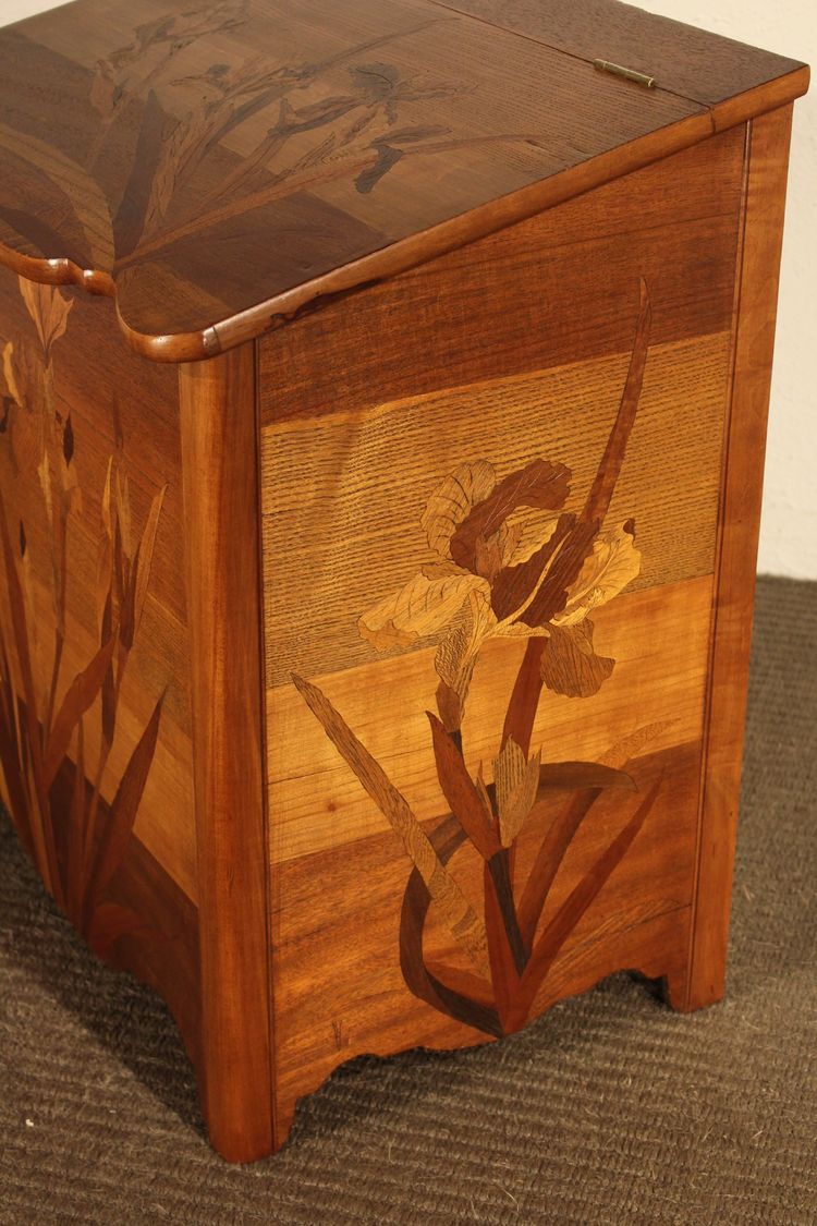  Jugendstil-Holzkiste von Gallé