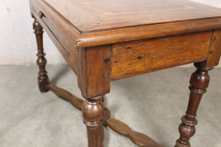 Table à écrire bureau de style Louis XIV époque 18ème en bois fruitier et marqueterie