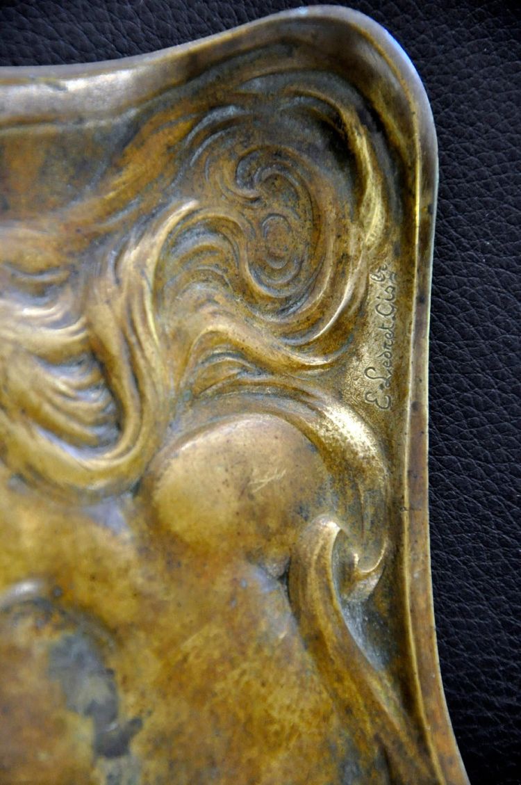 Art-Nouveau period bronze pocket organizer