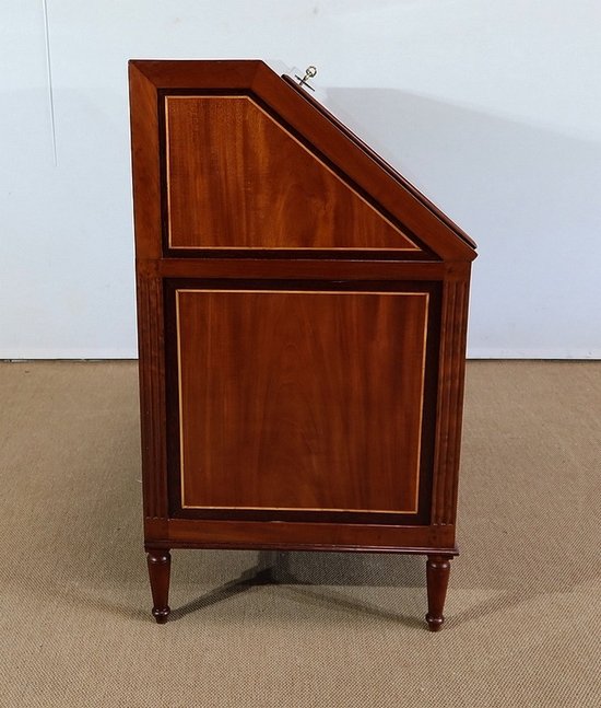  Commode Scriban Louis XVI en Acajou et Bois précieux – XVIIIe 