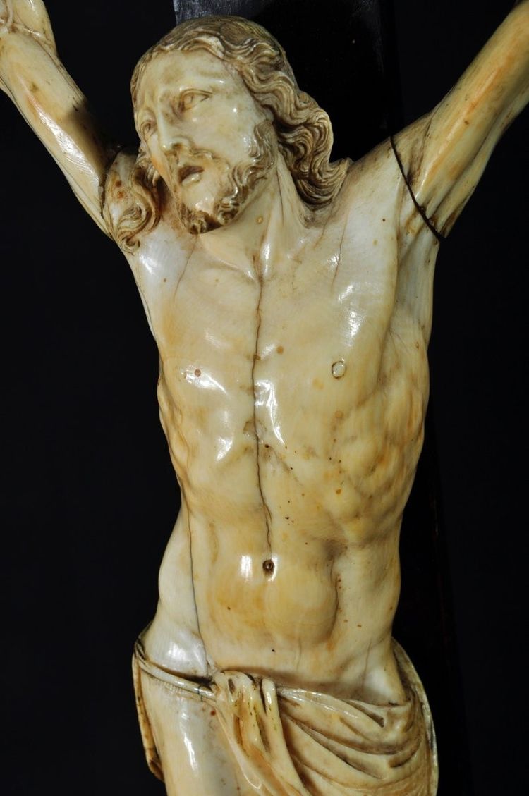 Crocifisso in legno annerito, Cristo in avorio scolpito XVII secolo