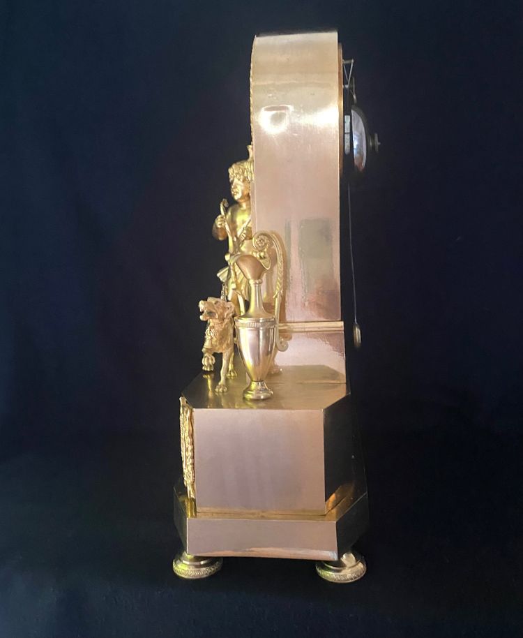 Pendule en bronze doré « l’amour aveugle » vers 1820