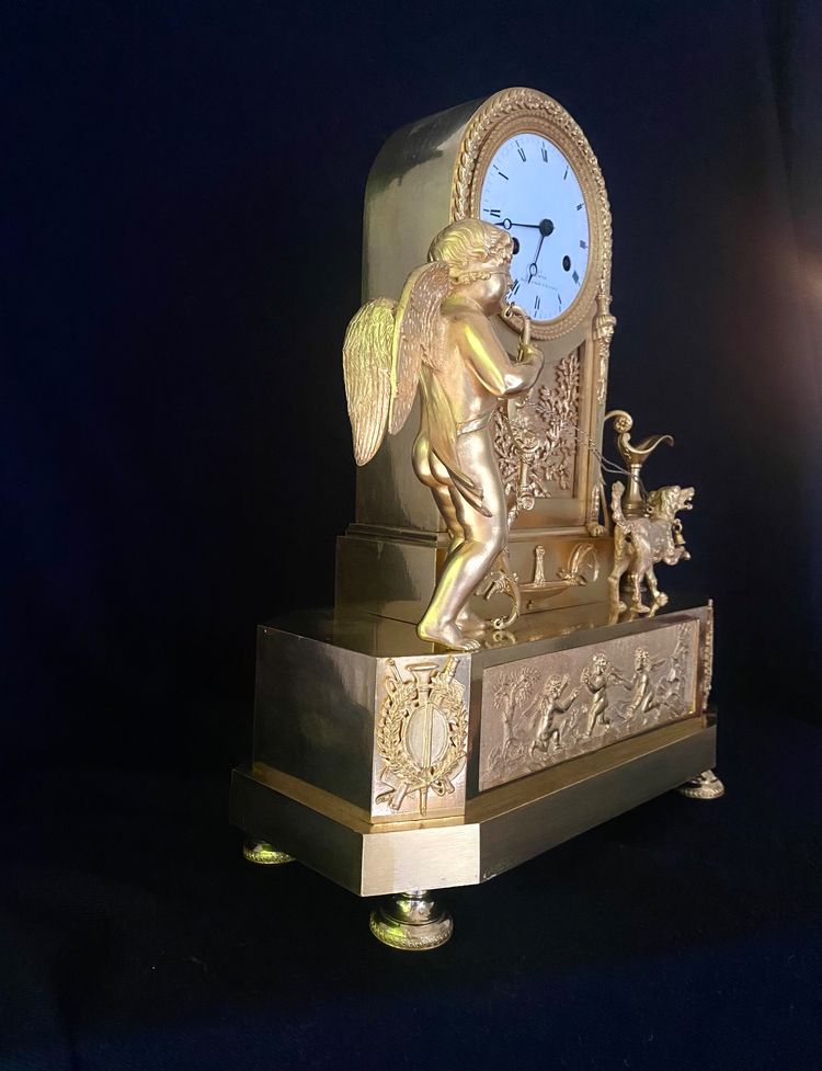 Pendule en bronze doré « l’amour aveugle » vers 1820