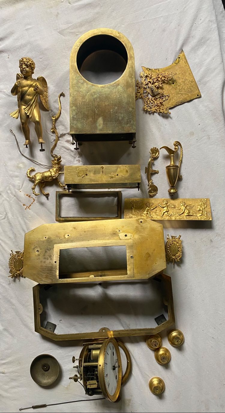 Pendule en bronze doré « l’amour aveugle » vers 1820