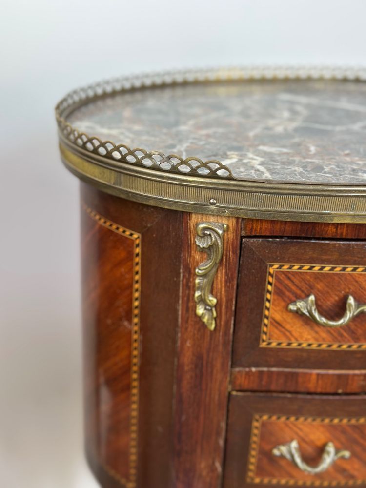 Chevets (la paire) de style Louis XV en marqueterie et bronze