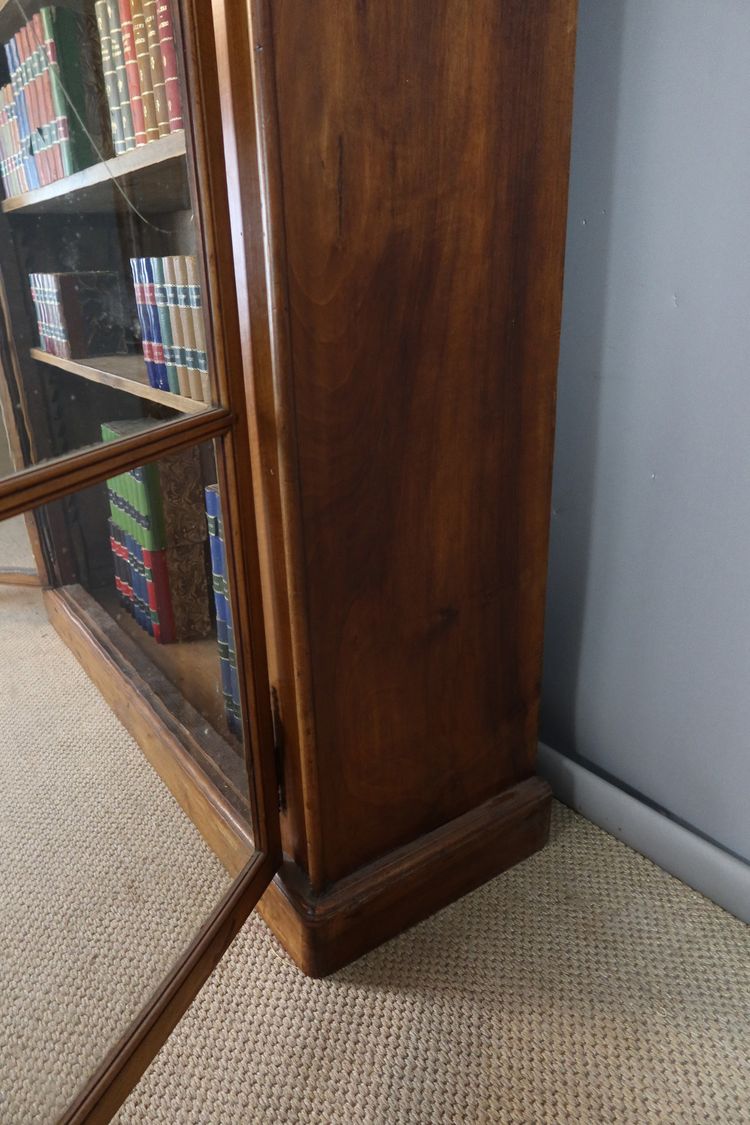 Bibliothèque XIX en noyer 