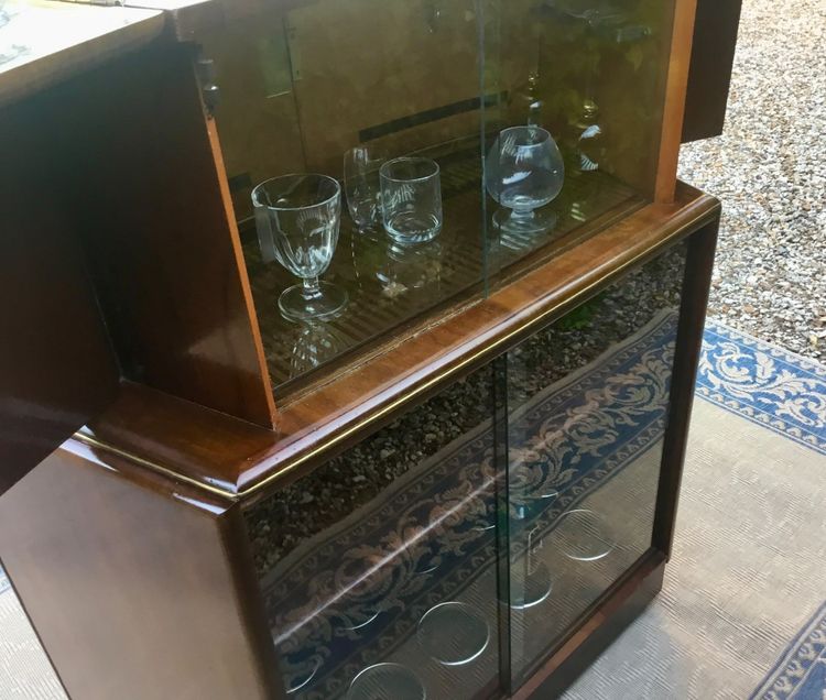 Art-Deco period system bar
