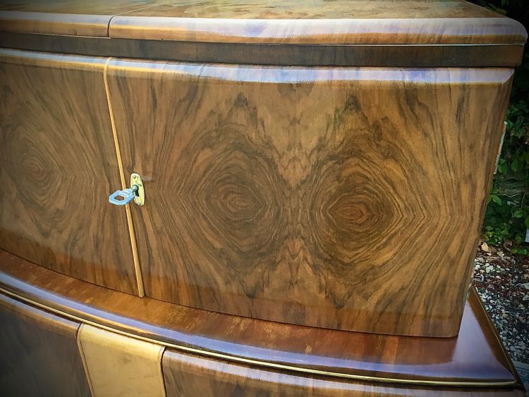 Art-Deco period system bar