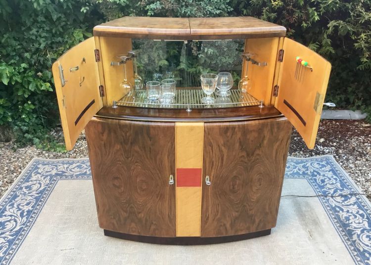 Art-Deco period system bar