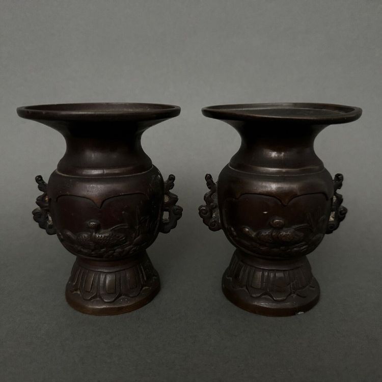 Paire de vases en bronze Japon XIXe patine brune