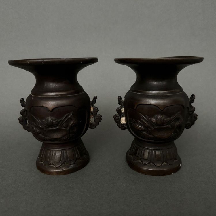 Paire de vases en bronze Japon XIXe patine brune