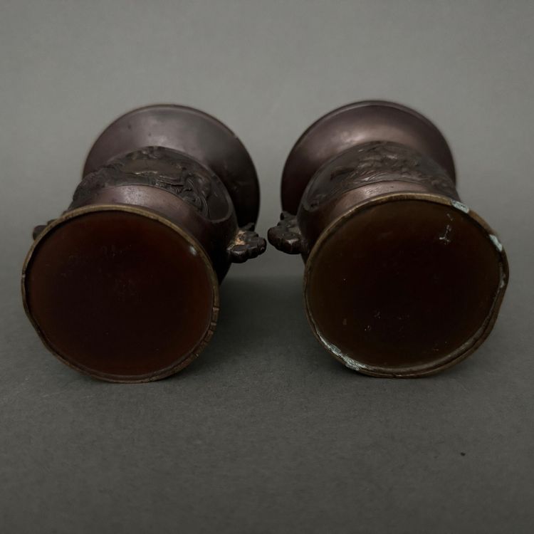 Paire de vases en bronze Japon XIXe patine brune