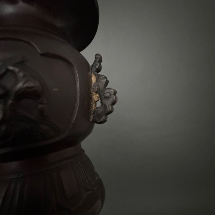 Paire de vases en bronze Japon XIXe patine brune