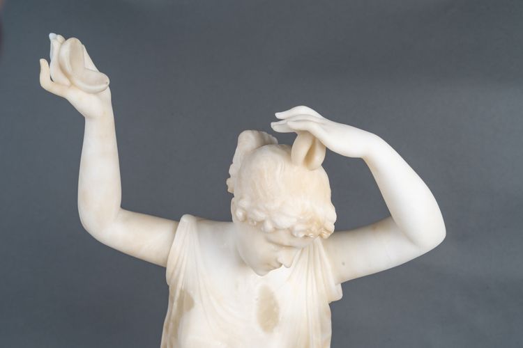 Scultura di donna in alabastro, fine XIX secolo