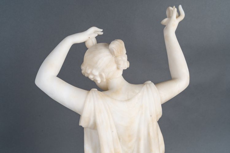 Scultura di donna in alabastro, fine XIX secolo