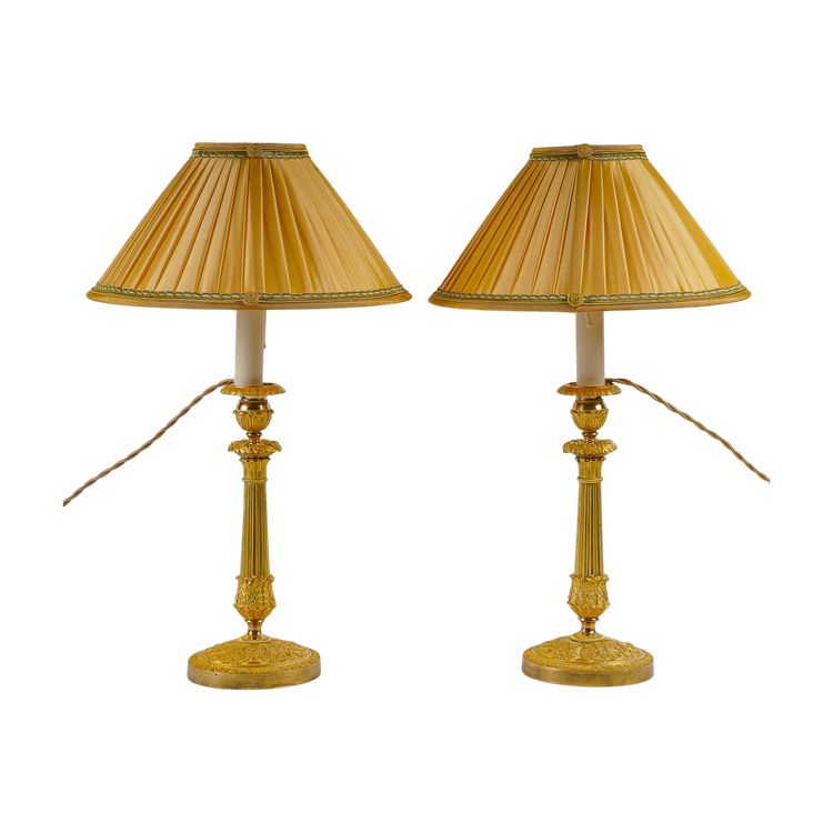 Ein Paar Fackeln aus der Restaurationszeit aus Bronze, ziseliert und vergoldet, als Lampen montiert um 1820