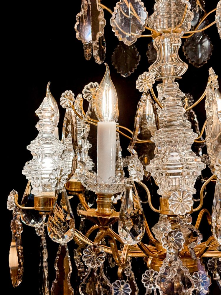 Lustre signé Baccarat de style Louis XV en bronze doré et décor de crystal taillé  vers 1880-1890