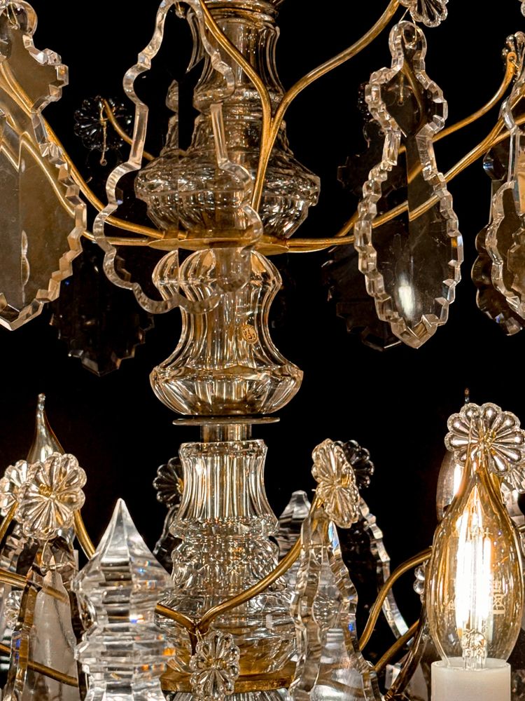 Lustre signé Baccarat de style Louis XV en bronze doré et décor de crystal taillé  vers 1880-1890