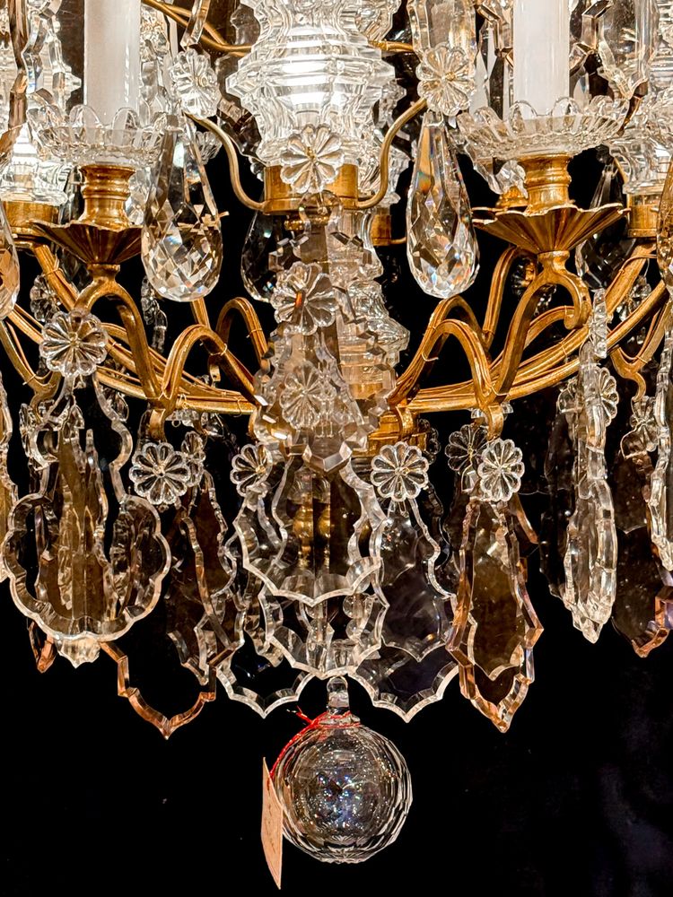 Lustre signé Baccarat de style Louis XV en bronze doré et décor de crystal taillé  vers 1880-1890
