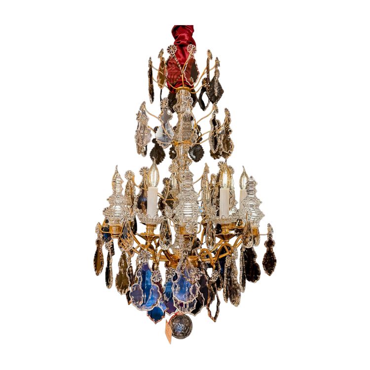 Lustre signé Baccarat de style Louis XV en bronze doré et décor de crystal taillé  vers 1880-1890