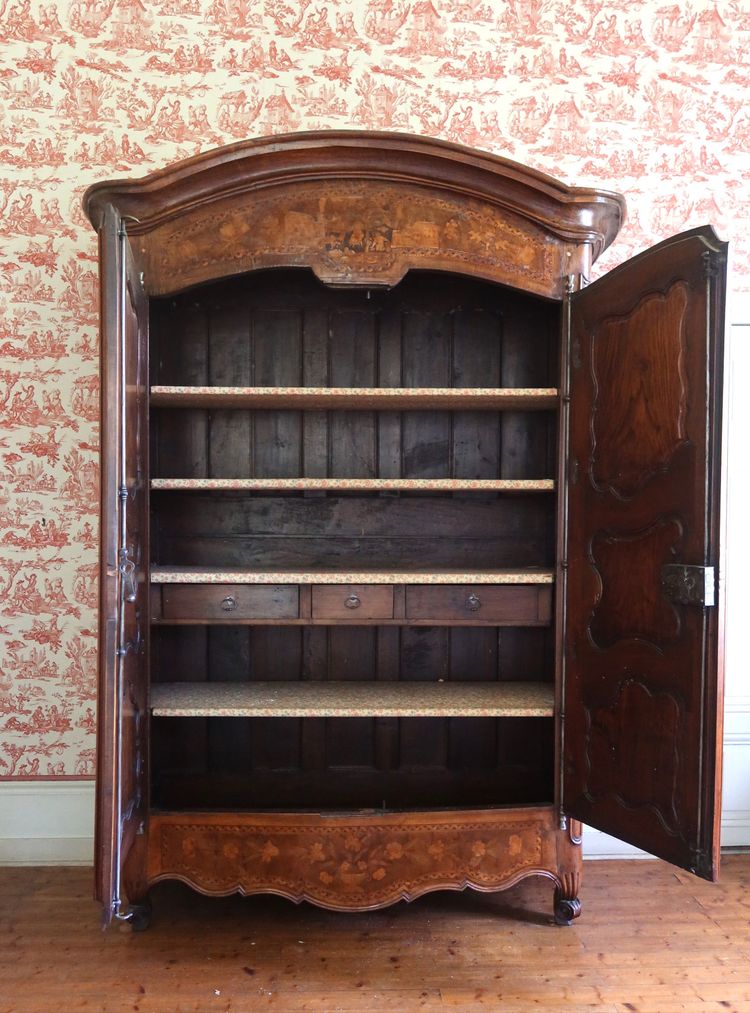 Louis XV cabinet from the 18th century