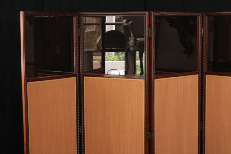 - Louis XVI-style four-leaf folding screen in carved and mahogany-stained beech. Work