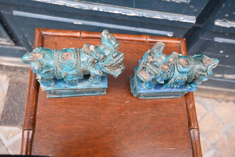 Paire de chiens de Fô en grès époque Ming XVII