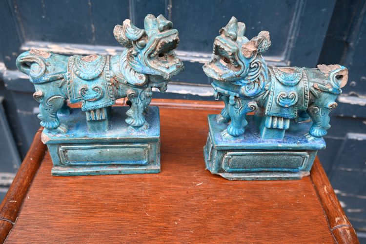 Paire de chiens de Fô en grès époque Ming XVII