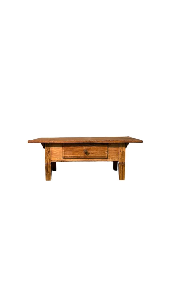 Table basse en épicéa 1800