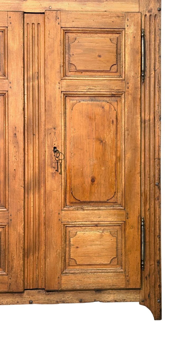 Armadio in abete 1700