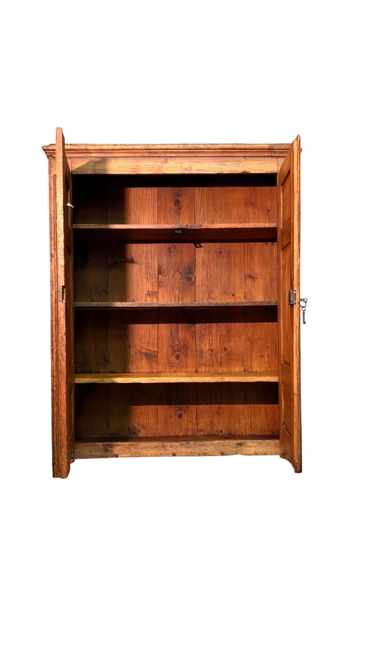 Armadio in abete 1700