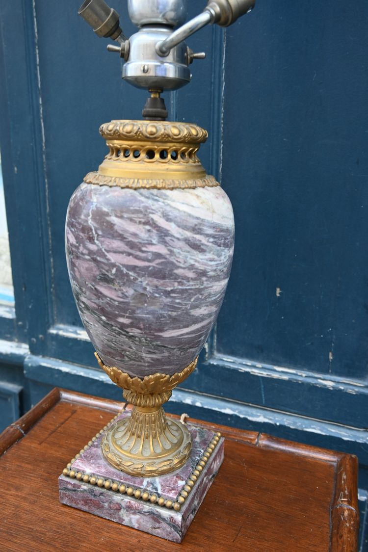 vase de marbre et bronze de style Louis XVI remonté en lampe 