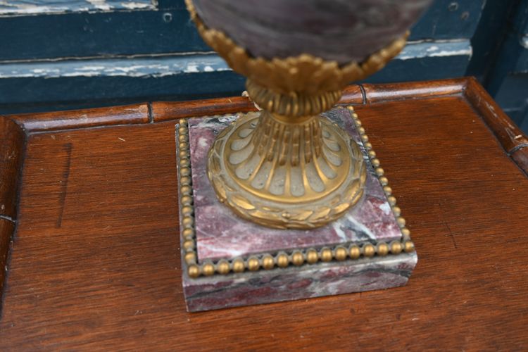 vase de marbre et bronze de style Louis XVI remonté en lampe 