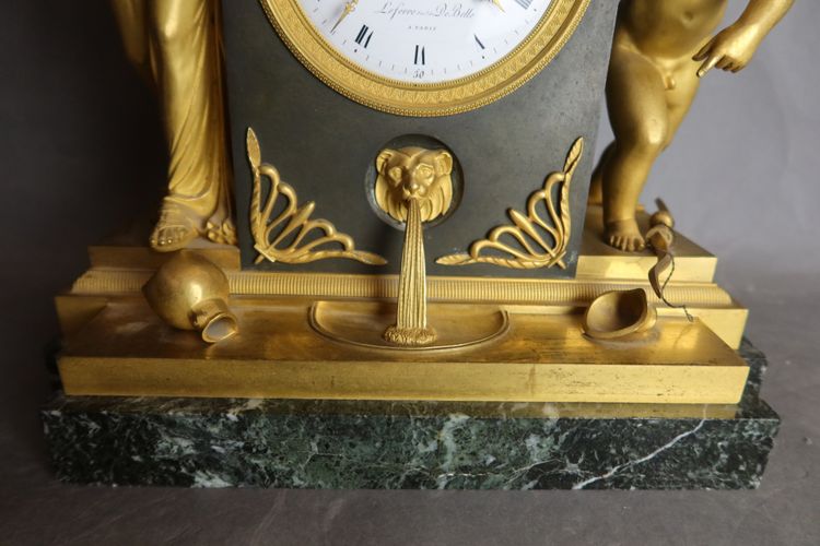 pendule bronze doré signée lefevre successeur de De Belle