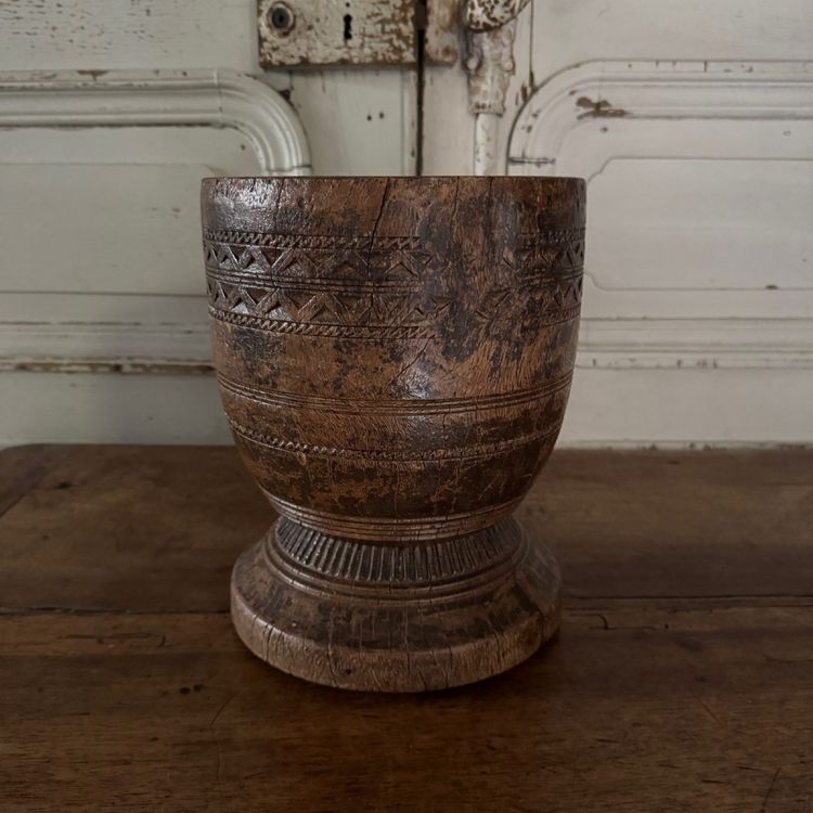 Mortier en bois sculpté gravé africaniste XXe
