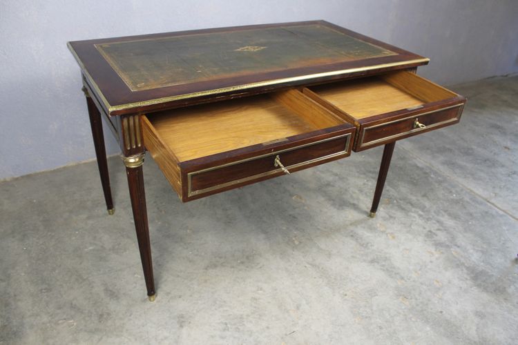 Bureau plat de style Louis XVI en acajou époque fin 19ème avec dessus cuir et 2 tiroirs 