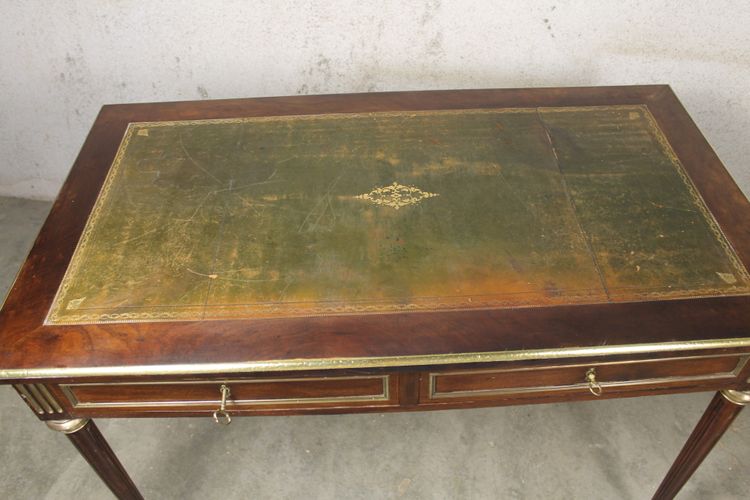 Bureau plat de style Louis XVI en acajou époque fin 19ème avec dessus cuir et 2 tiroirs 