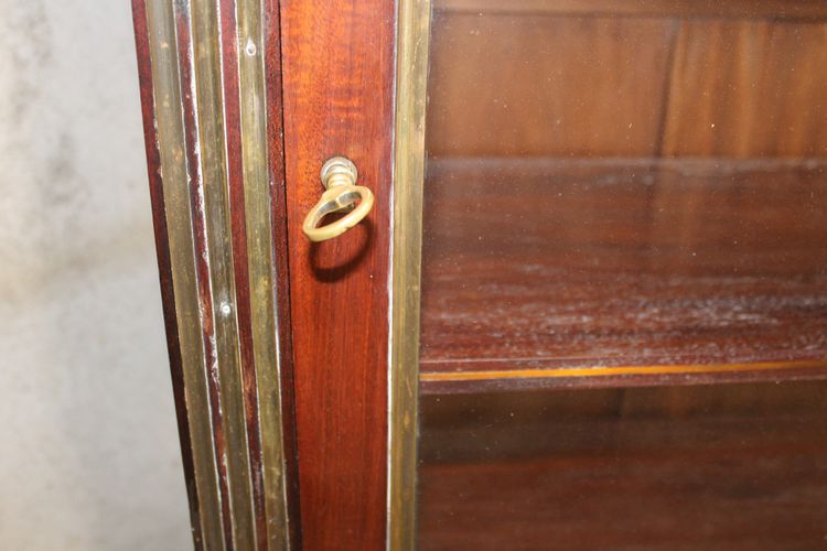 Mahagoni-Vitrine im Louis XVI-Stil mit Marmorplatte und durchbrochener Messinggalerie, 19. Jahrhundert