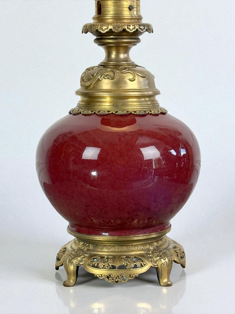 LAMPE CHINE ÉPOQUE NAPOLÉON III EN CÉRAMIQUE SANG DE BŒUF ORNÉE DE BRONZE DORÉ