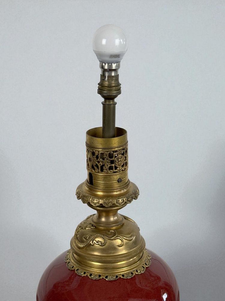 LAMPE CHINE ÉPOQUE NAPOLÉON III EN CÉRAMIQUE SANG DE BŒUF ORNÉE DE BRONZE DORÉ