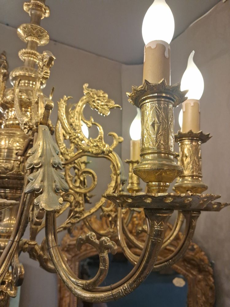 Lampadario in ottone massiccio con decorazione a chimera