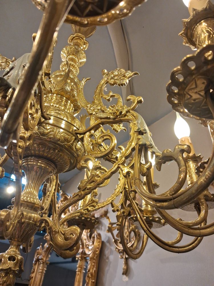 Lampadario in ottone massiccio con decorazione a chimera