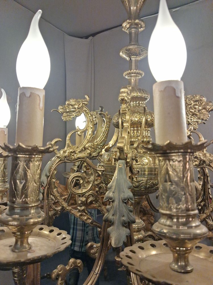 Lampadario in ottone massiccio con decorazione a chimera