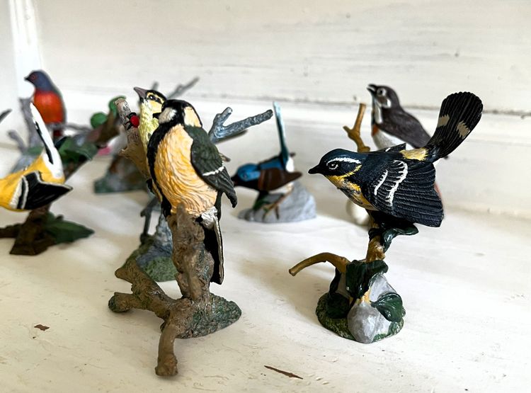 Lot de 11 oiseaux en étain peints main.