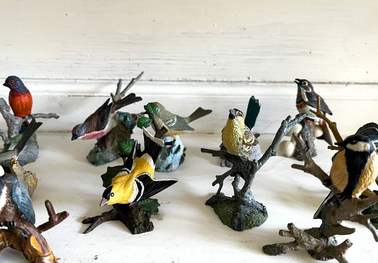 Lot de 11 oiseaux en étain peints main.