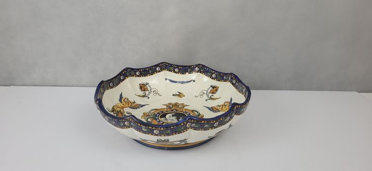 Tiefe Schale aus Gien-Steingut, Renaissance-Modell, 19. Jahrhundert
