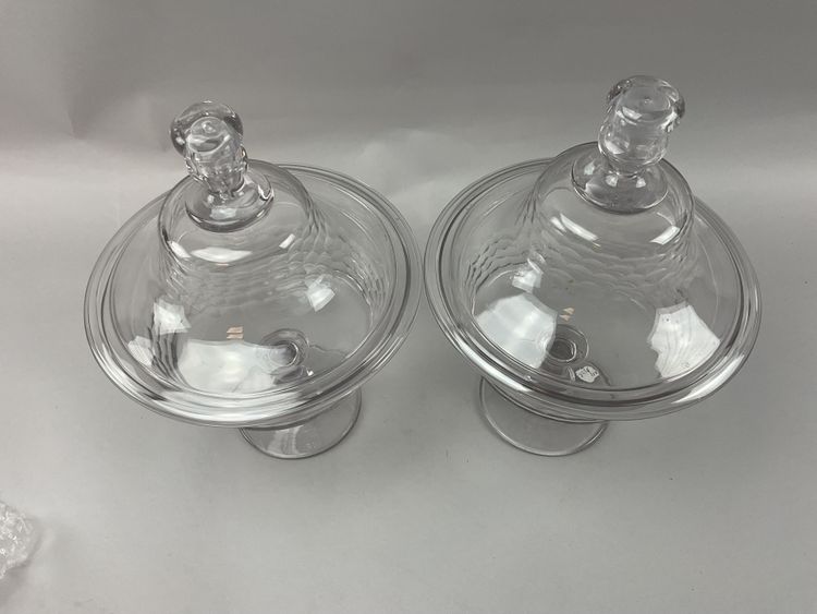 Paar Bonbonschalen oder Bonbonschachteln aus Baccarat-Kristall